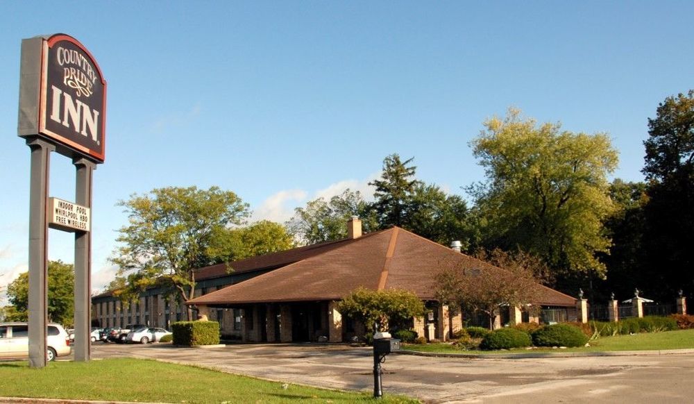 Americinn And Suites By Wyndham Delafield-Waukesha-Milwaukee Exterior photo