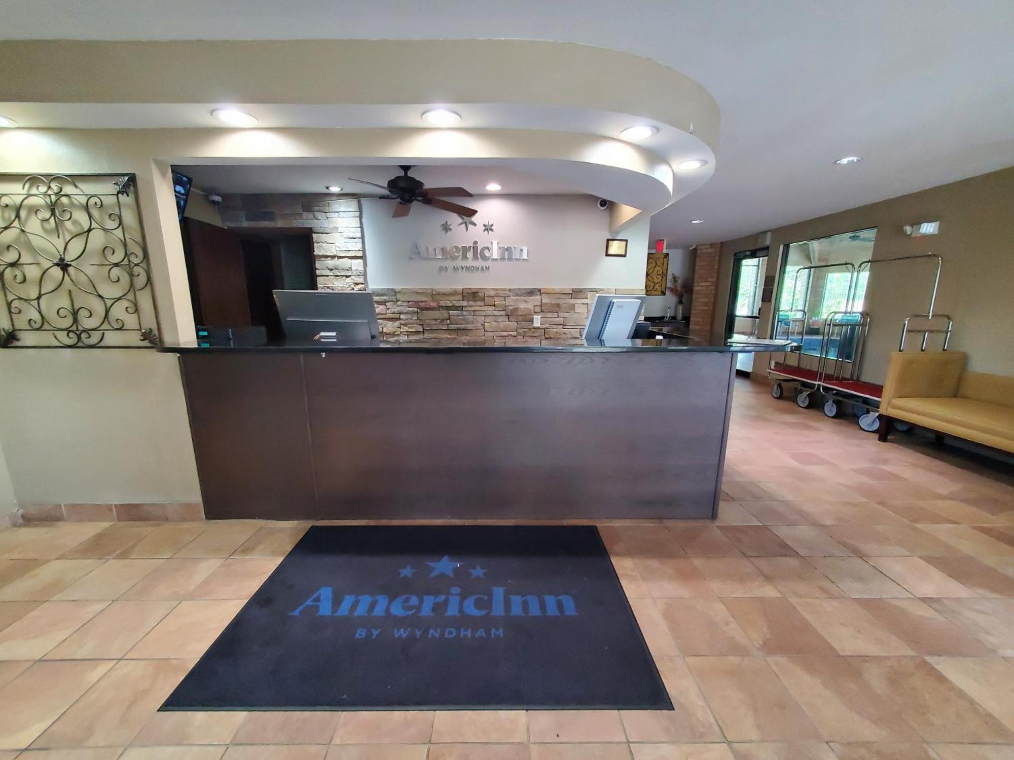 Americinn And Suites By Wyndham Delafield-Waukesha-Milwaukee Exterior photo